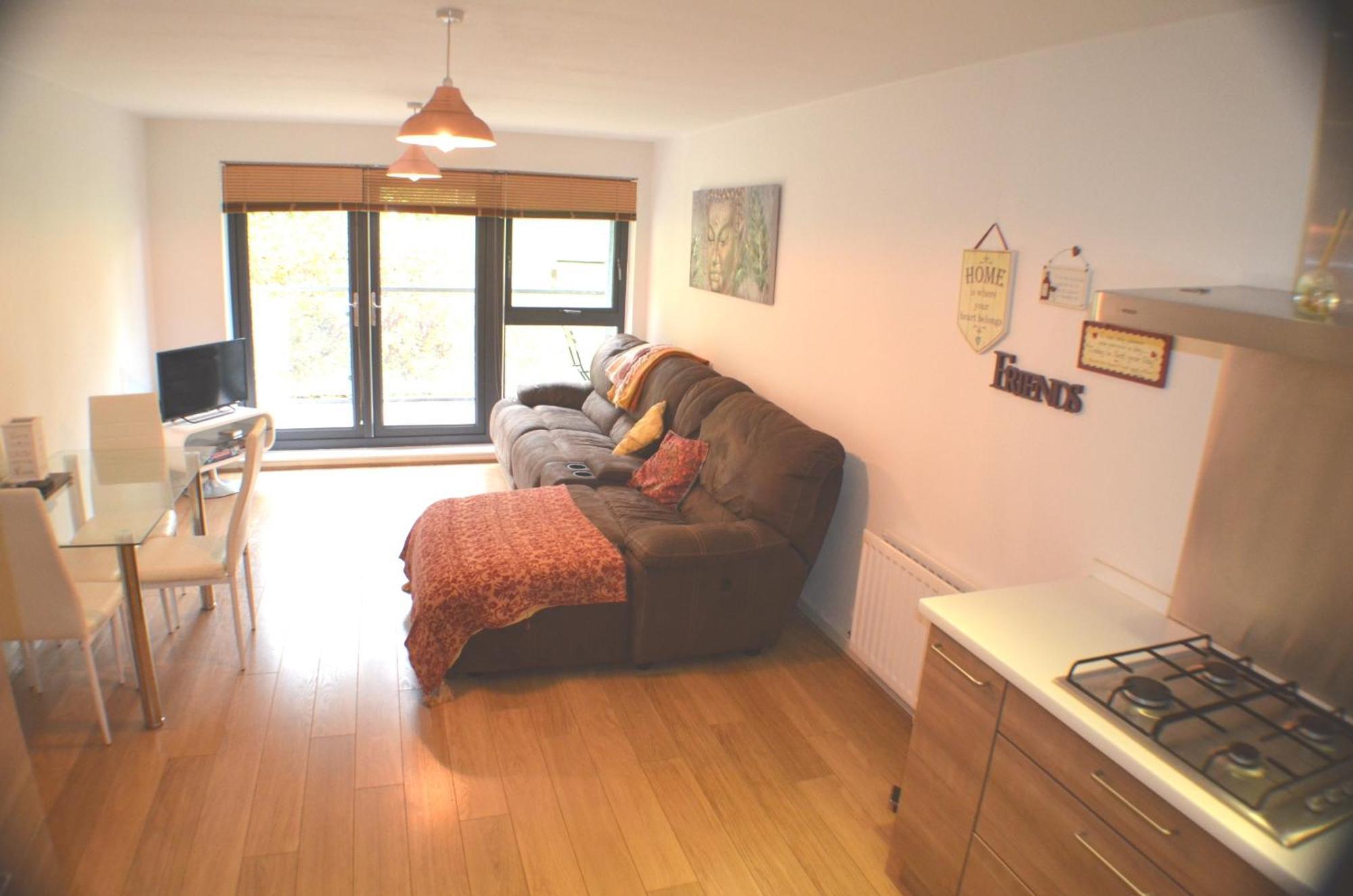 Brentwood Town Retreat - Large 2 Bedroom Apartment 객실 사진