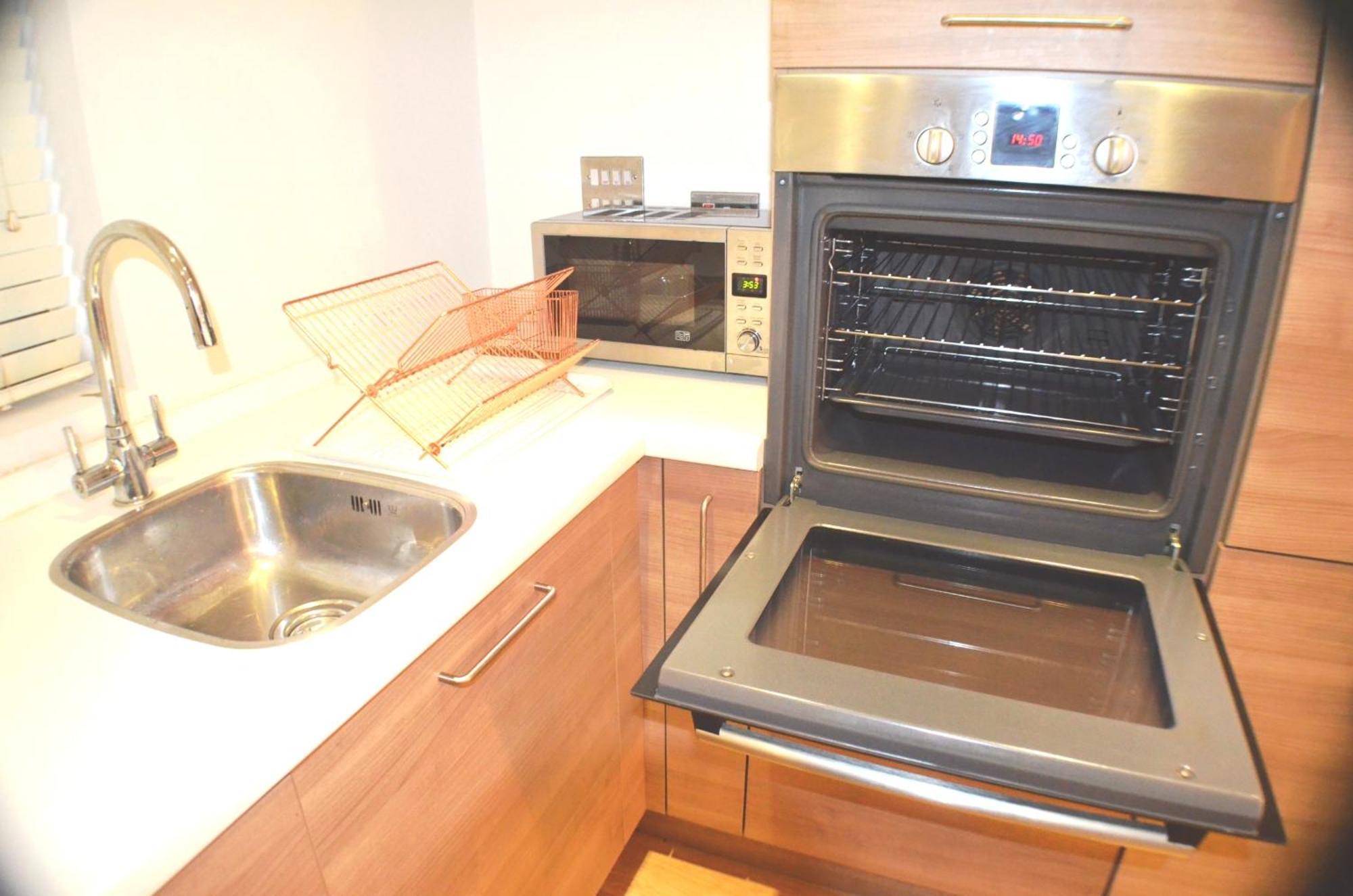 Brentwood Town Retreat - Large 2 Bedroom Apartment 외부 사진